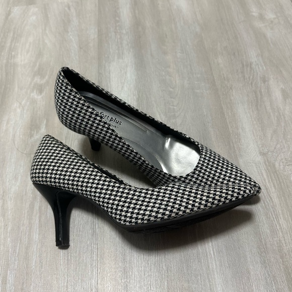 Comfort plus patterned heels - Picture 3 of 3